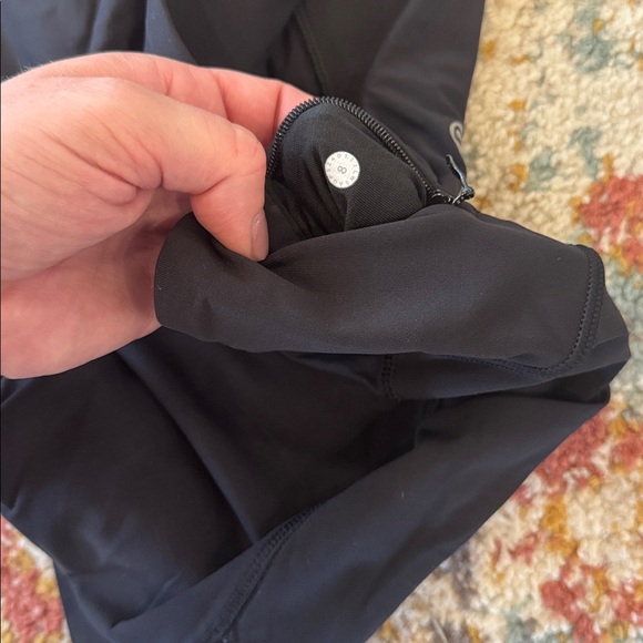 Lululemon black leggings size 8 - Picture 3 of 4